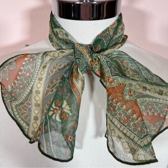 Vintage 1960 70 MCM Mod Avocado green Paisley semi sheer Bow Neck scarf Cravat - Picture 16 of 16